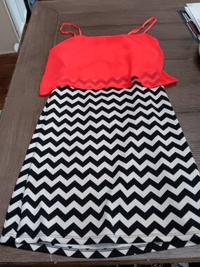 Womens Size Large, Chevron Black & White with Coral Top